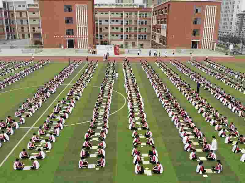 荥阳二中1100名同学同时参加选拔赛